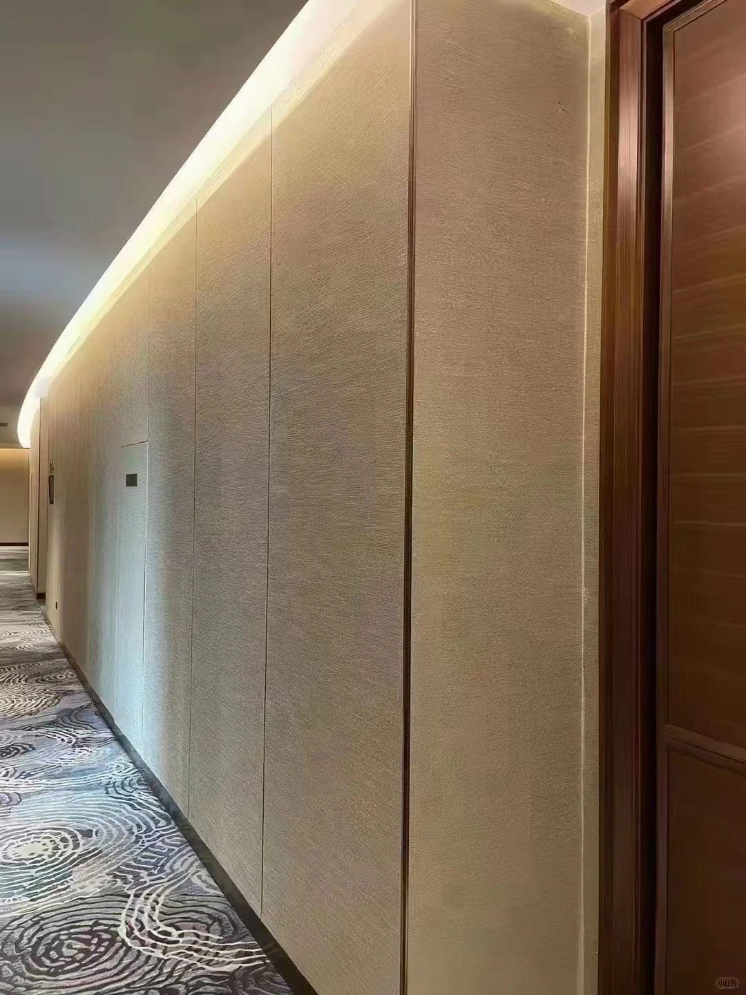 墙面细节 · 光影层次
